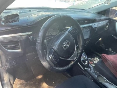 16年丰田卡罗拉中型车