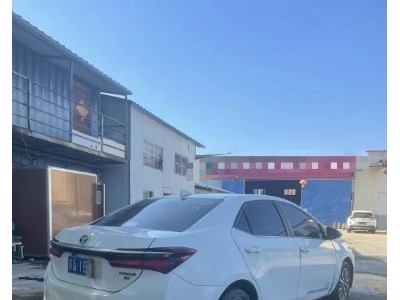 16年丰田卡罗拉小型车