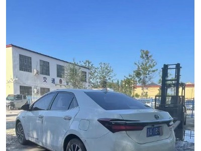 16年丰田卡罗拉小型车