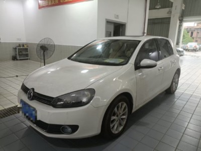 12年大众高尔夫小型车