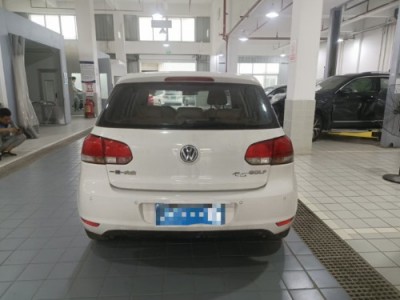 12年大众高尔夫小型车