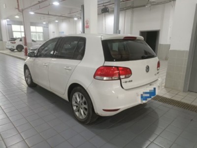 12年大众高尔夫小型车