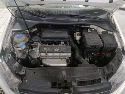 12年大众高尔夫小型车