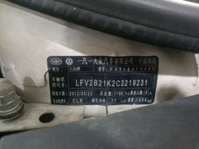 12年大众高尔夫小型车