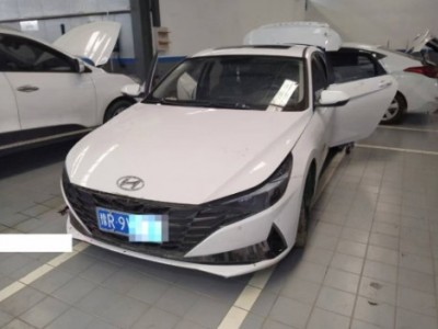 20年现代伊兰特小型车