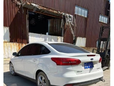 16年福特福克斯小型车