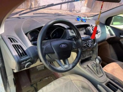 16年福特福克斯小型车