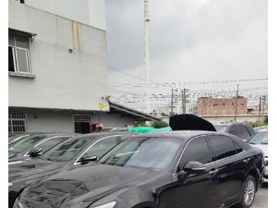 17年丰田皇冠中型车