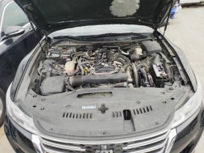 17年丰田皇冠中型车