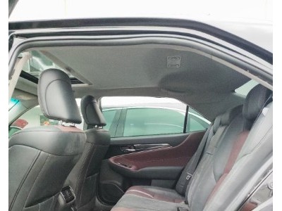 17年丰田皇冠中型车