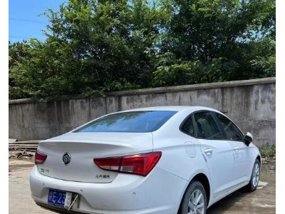 18年别克威朗小型车