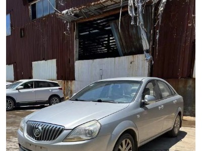 15年别克凯越小型车