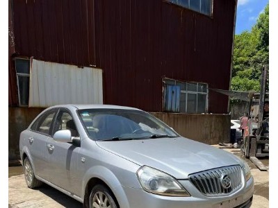 15年别克凯越小型车
