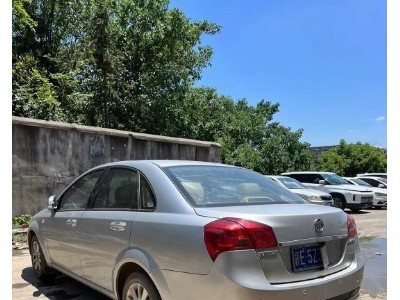 15年别克凯越小型车