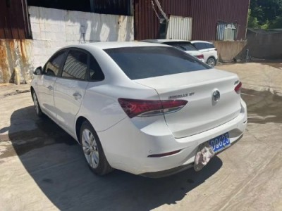 21年别克英朗小型车