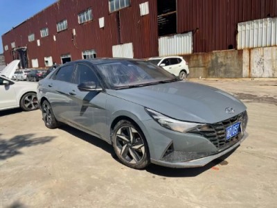 21年现代伊兰特小型车