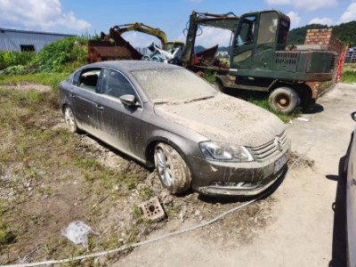 14年大众迈腾小型车