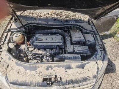 14年大众迈腾小型车