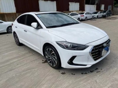 20年现代领动小型车
