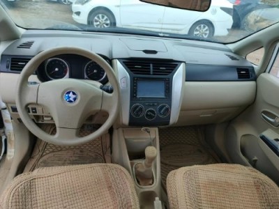 14年启辰启辰D50中型车