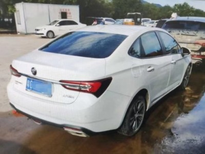 20年别克威朗中型车