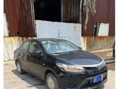 13年丰田威驰小型车