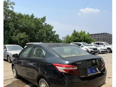 13年丰田威驰小型车