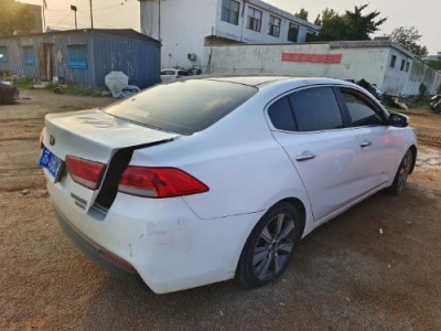 17年起亚K4小型车