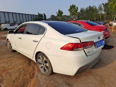 17年起亚K4小型车