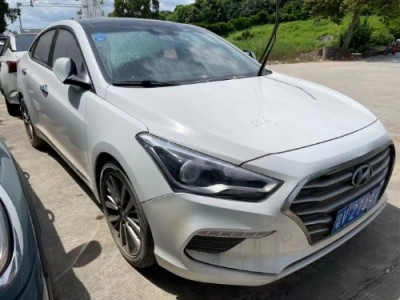 19年现代名图小型车