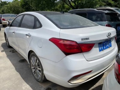 19年现代名图小型车