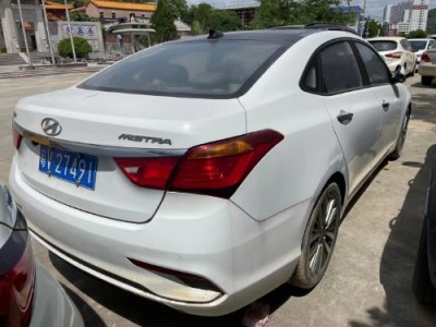 19年现代名图小型车