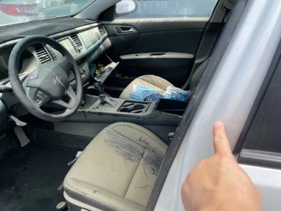 19年现代名图小型车