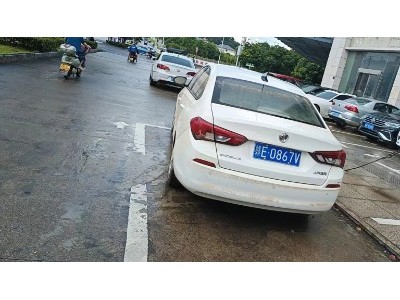 18年别克凯越中型车