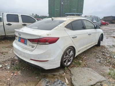 18年现代领动小型车