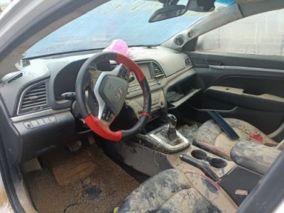 18年现代领动小型车