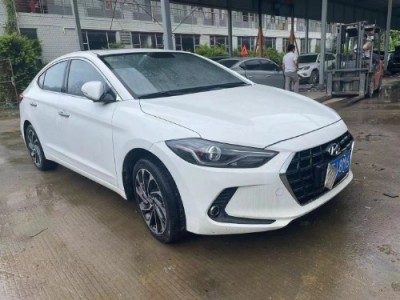 19年现代领动中型车