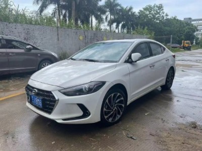 19年现代领动中型车