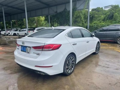 19年现代领动中型车
