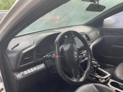 19年现代领动中型车