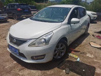 14年日产骐达小型车