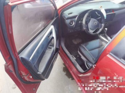 17年丰田雷凌小型车