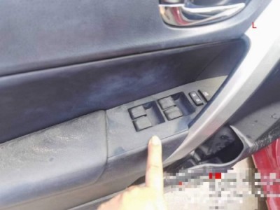 17年丰田雷凌小型车