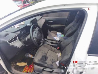 20年丰田雷凌小型车