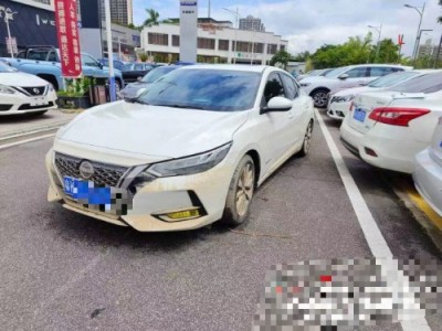 22年日产轩逸小型车