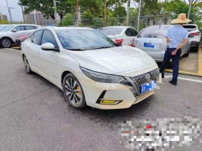 22年日产轩逸小型车