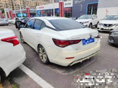 22年日产轩逸小型车