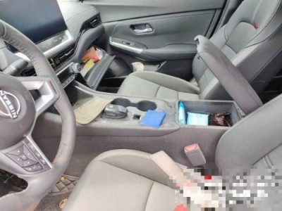 22年日产轩逸小型车