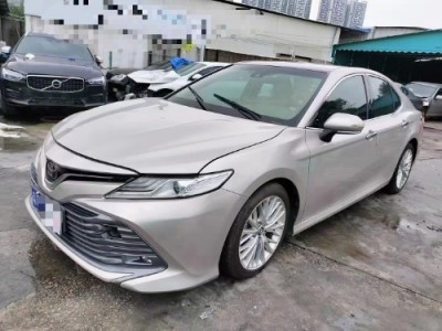18年丰田凯美瑞小型车