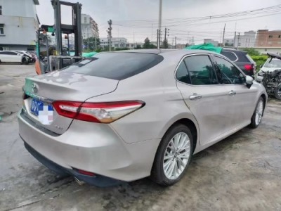 18年丰田凯美瑞小型车